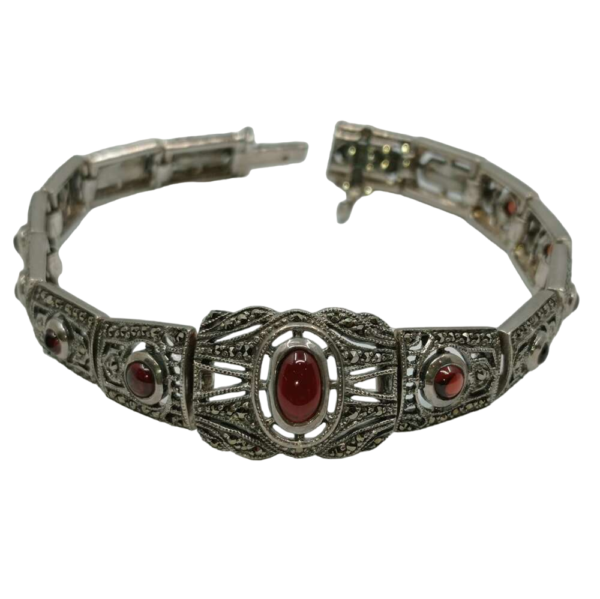 Bracelet argent, motifs avec grenat cabochon et marcassites (vue face).