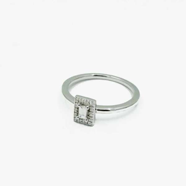 Bague en or blanc 750°/°° (18 carats) Diamants : 0 ct 146 Or : 2g18 Tour de doigt : 51