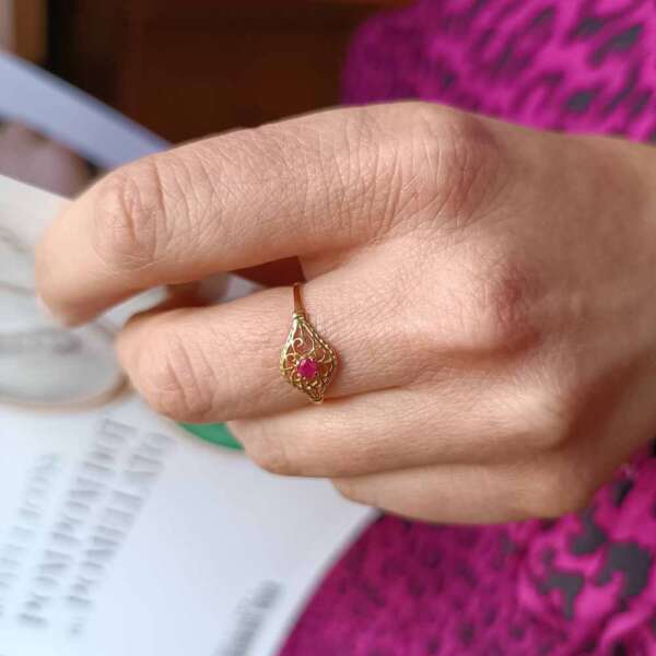 Bague fil or jaune et rubis