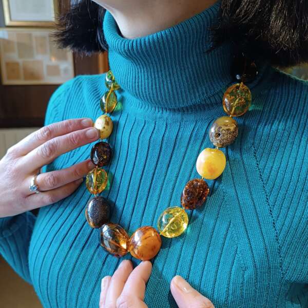 Collier ambre 1200 € Réf. 24/21